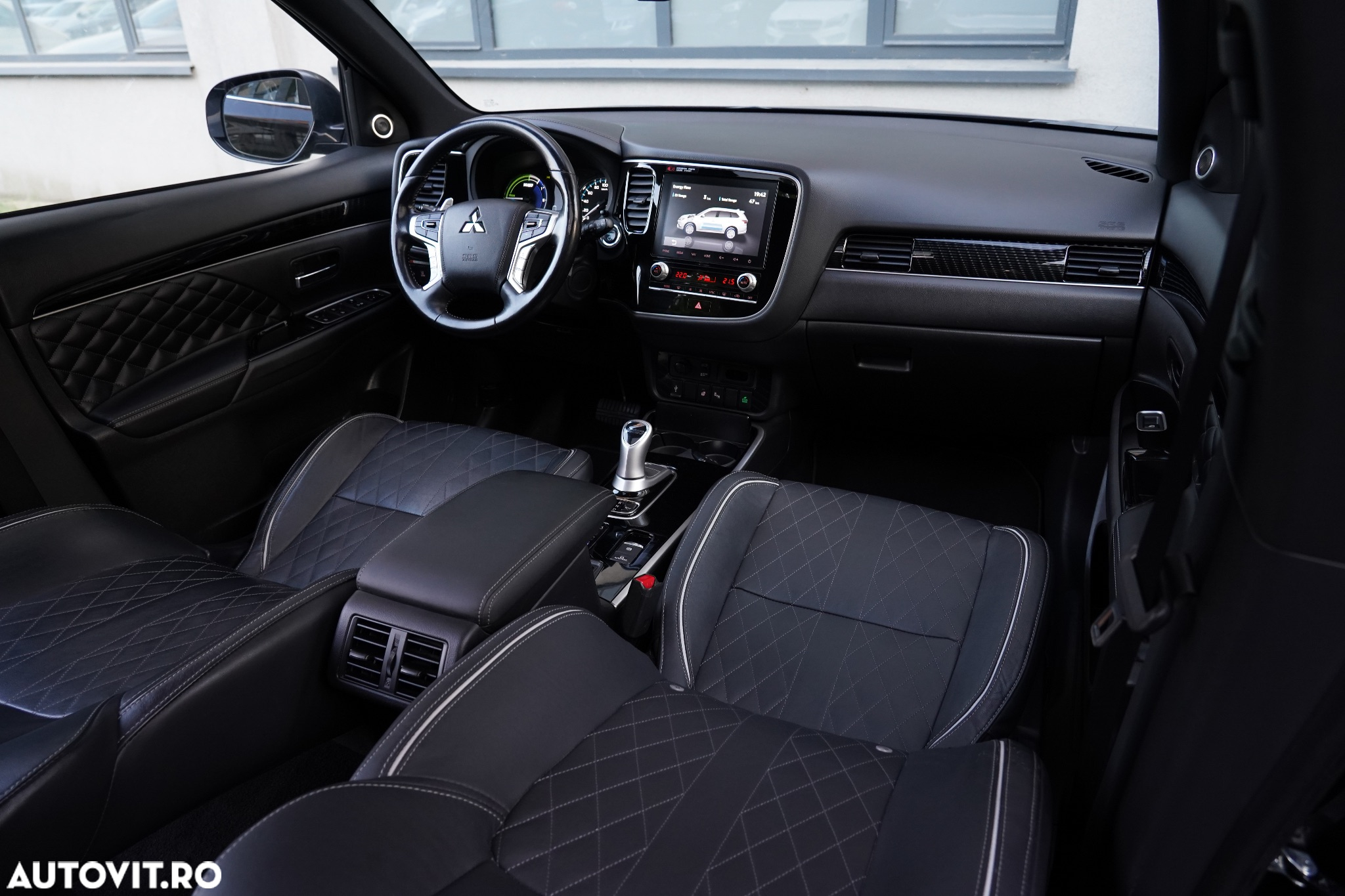 Mitsubishi Outlander 2.4 4WD Plug-In Hybrid Top - 9