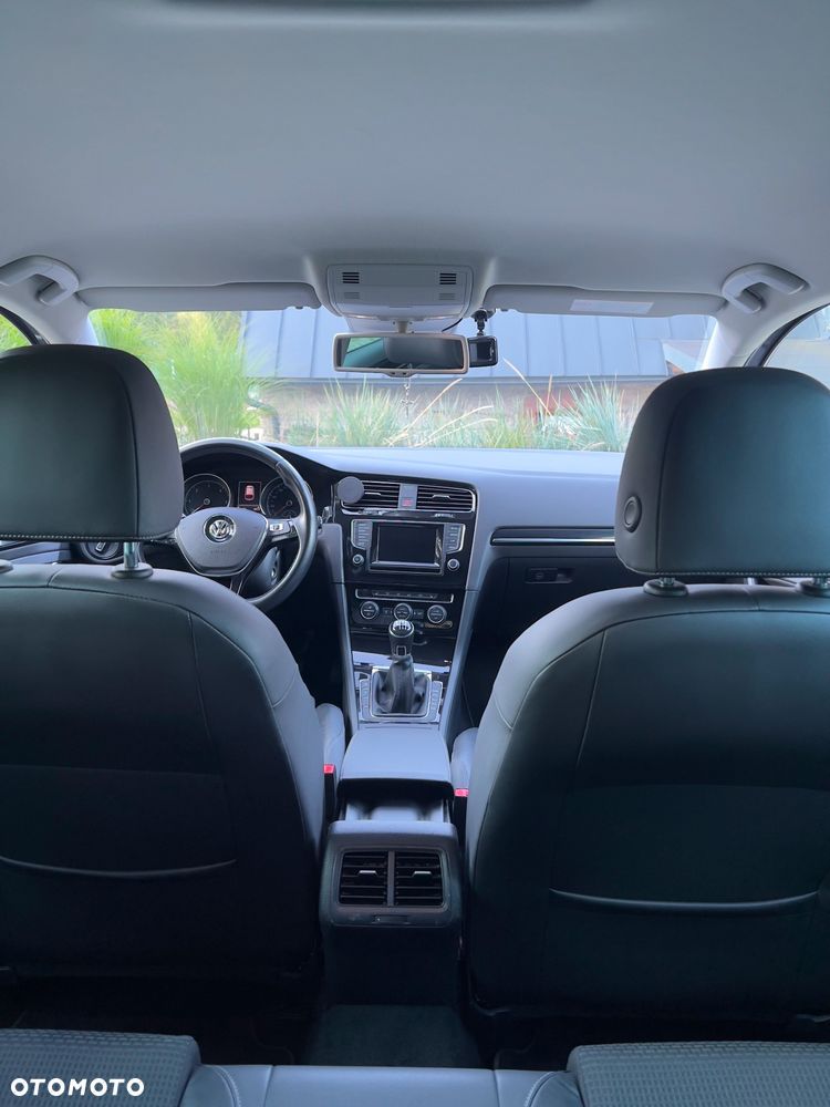 Volkswagen Golf - 22
