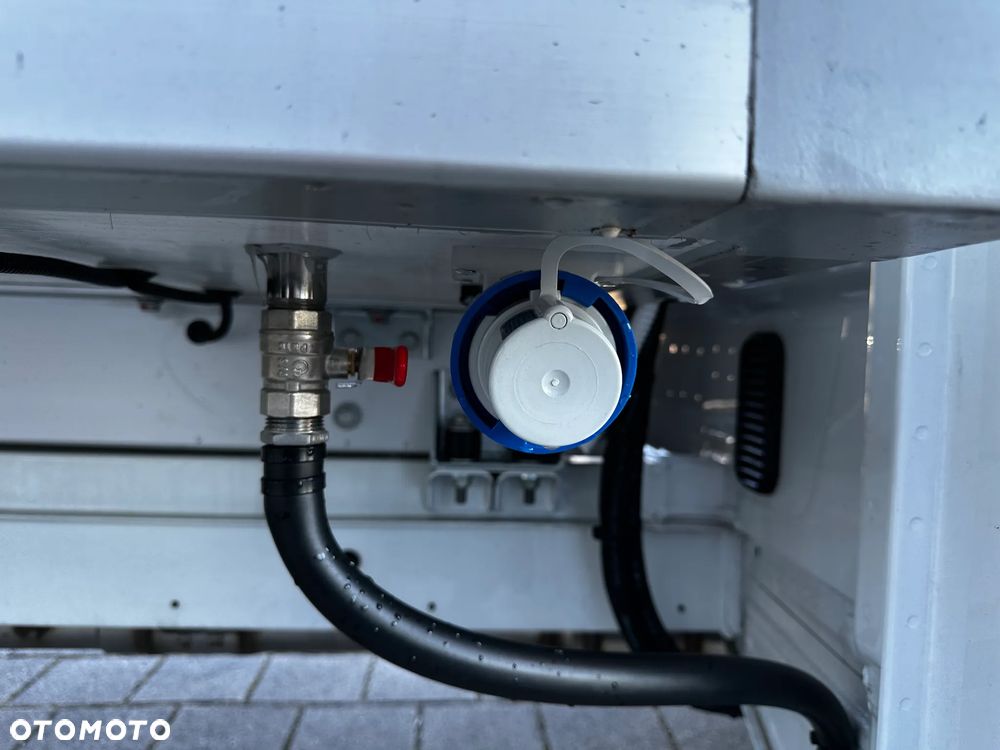 Mercedes-Benz Sprinter - 25