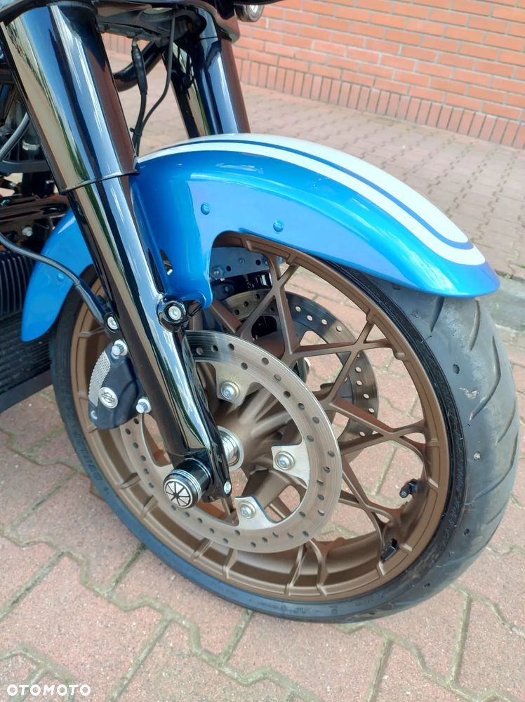 Harley-Davidson Touring Road Glide - 12
