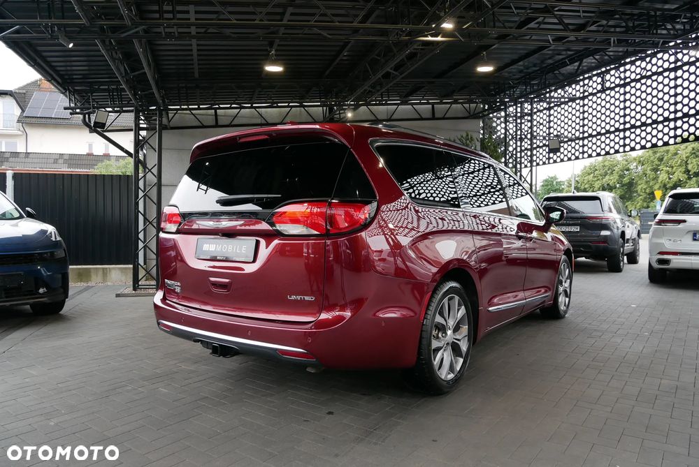 Chrysler Pacifica - 3