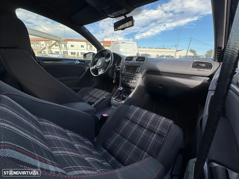 VW Golf 2.0 GTI - 4