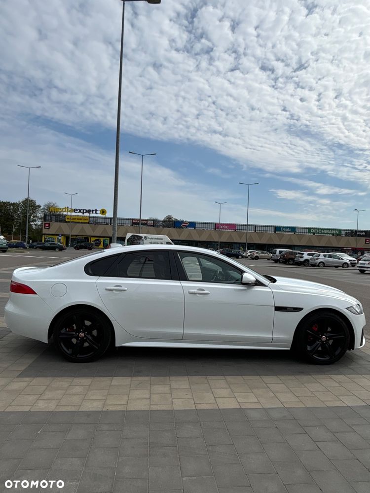 Jaguar XF 2.0 i4D R-Sport - 2