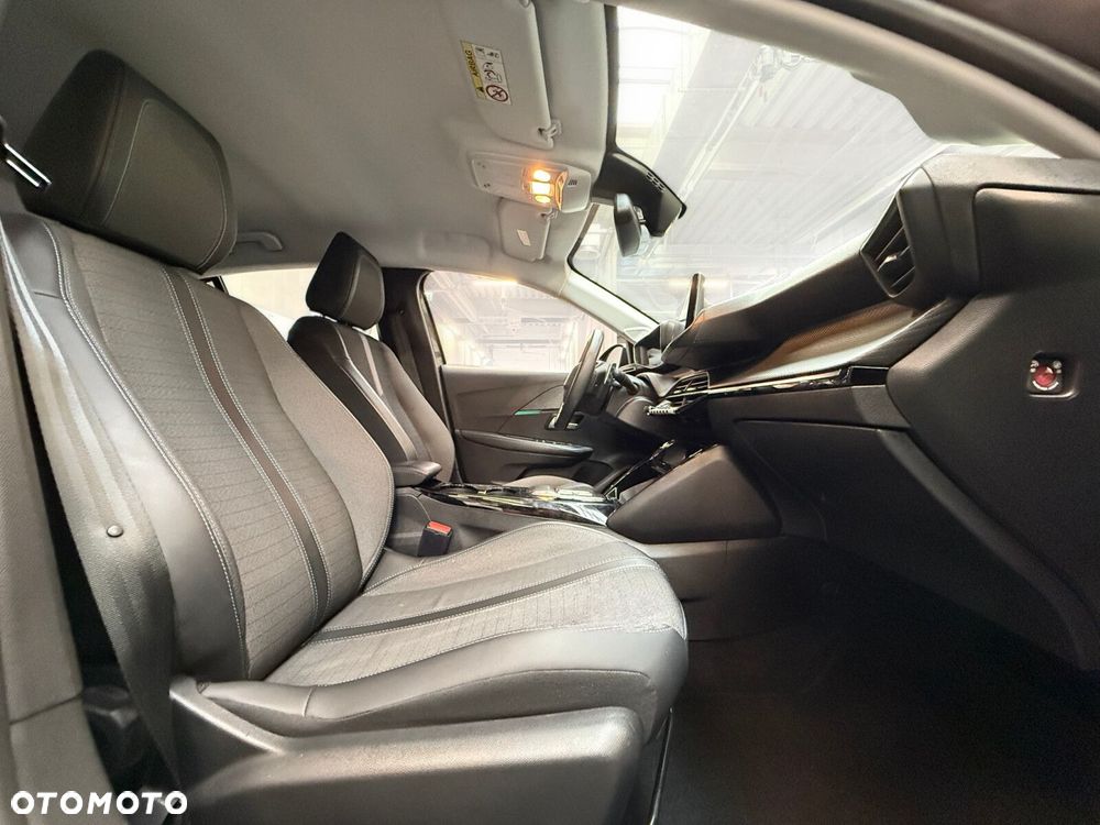 Peugeot 208 - 23