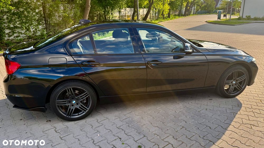 BMW Seria 3 320d Sport Line - 5