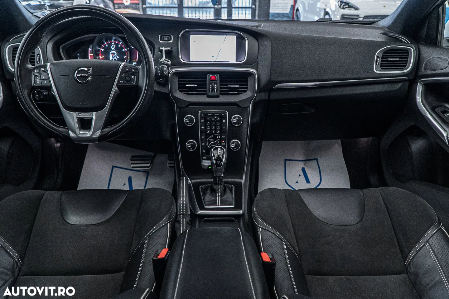 Volvo V40 T3 Geartronic RDesign - 33