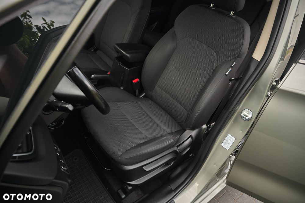 Kia Carens 1.6 GDI Attract - 5