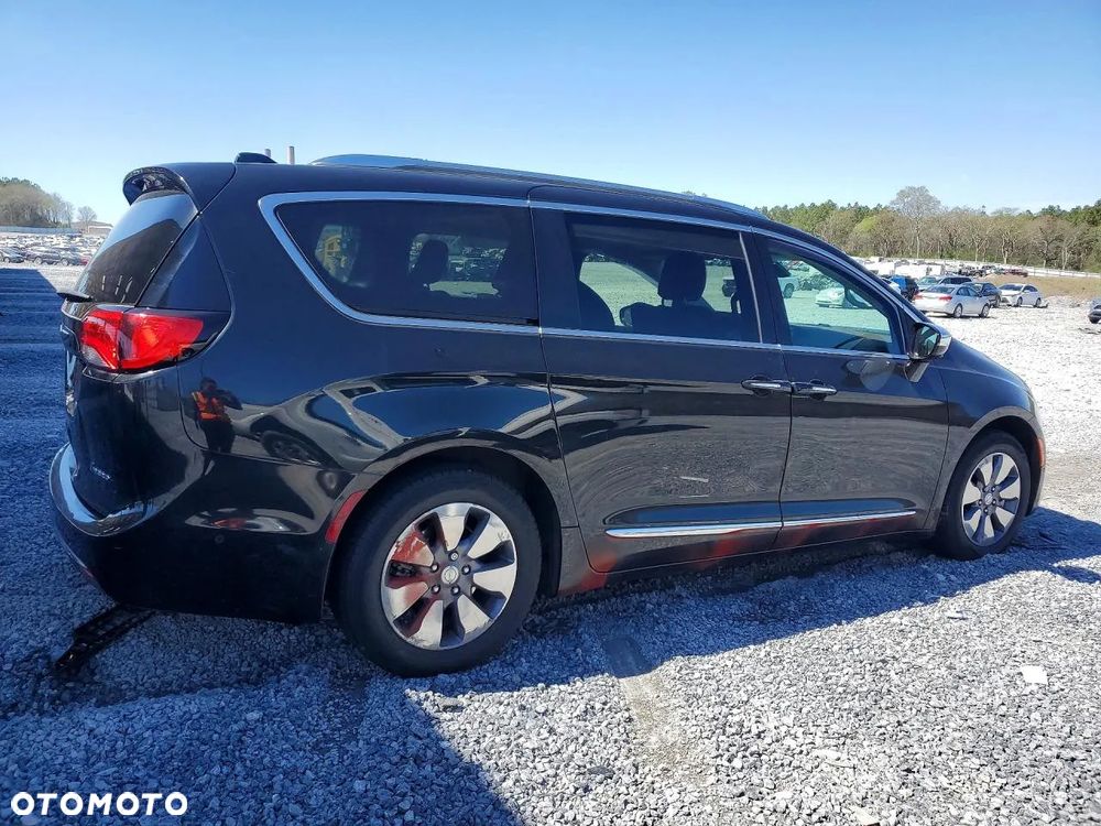 Chrysler Pacifica - 4