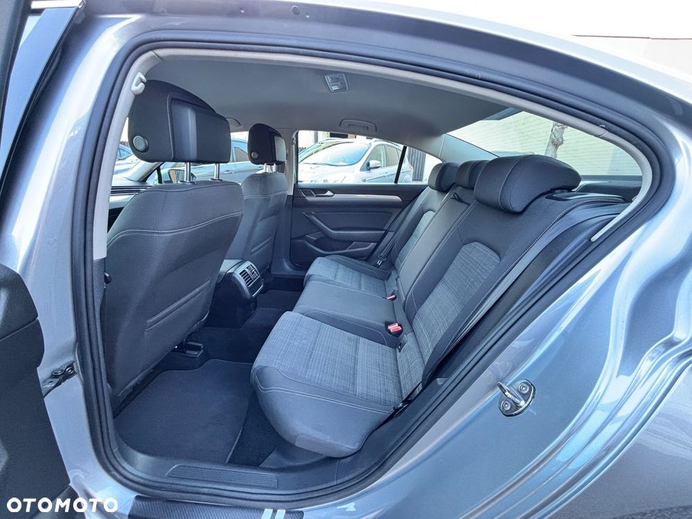 Volkswagen Passat 2.0 TDI BMT Trendline - 16