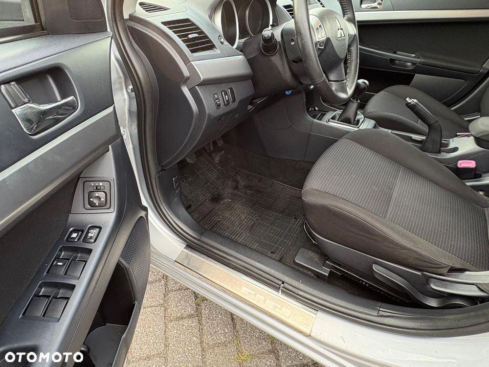 Mitsubishi Lancer 1.6 Invite - 15