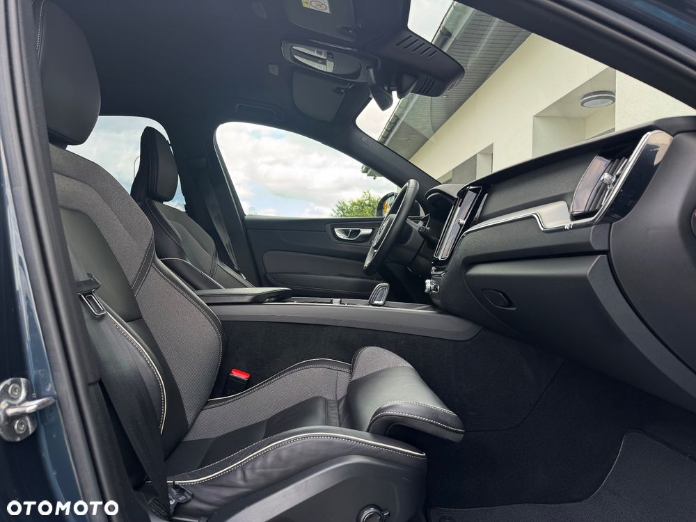 Volvo XC 60 B4 D AWD Plus Dark - 9