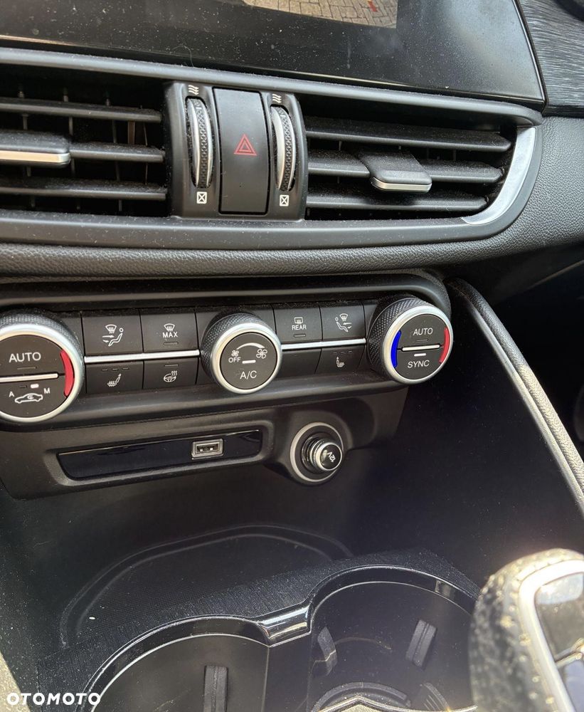 Alfa Romeo Giulia 2.2 D Turbo - 12