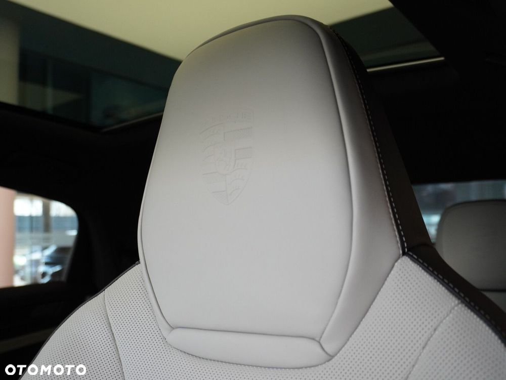 Porsche Cayenne E-Hybrid PHEV Black Edition - 25