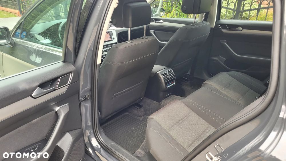 Volkswagen Passat - 13