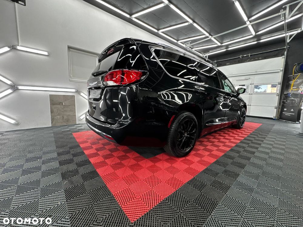 Chrysler Pacifica - 5