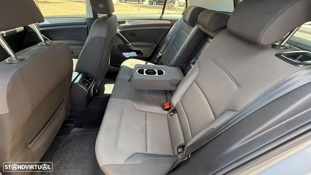 VW Golf 1.6 TDI Confortline - 8