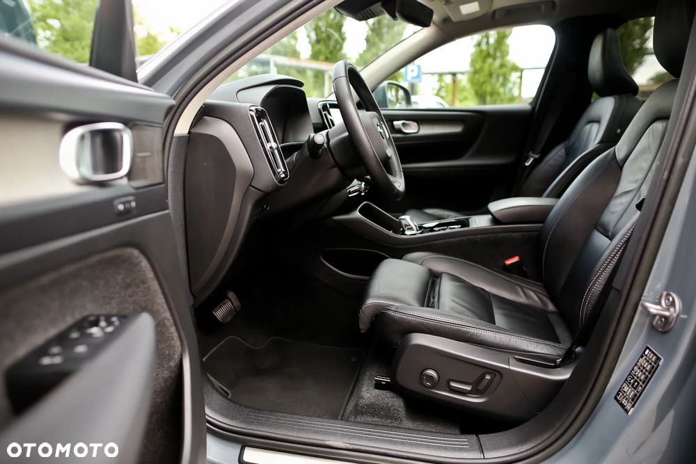 Volvo XC 40 B4 AWD Plus Bright - 24
