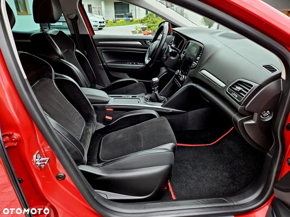 Renault Megane ENERGY TCe 130 Start & Stop Paris Business - 24