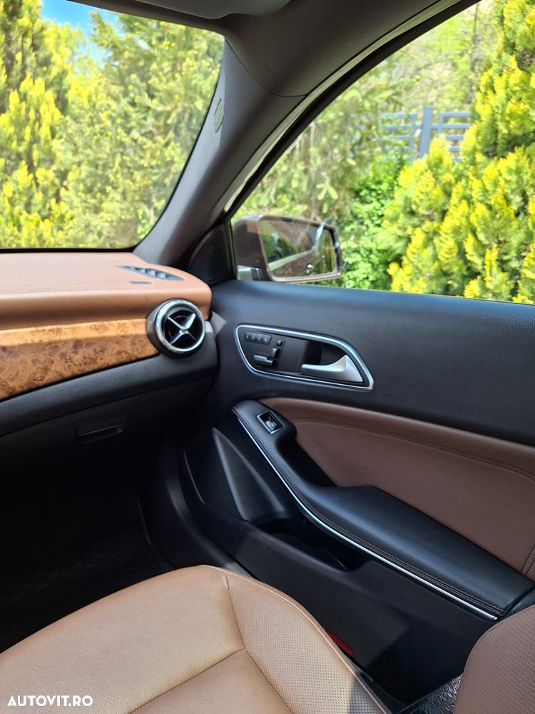 Mercedes-Benz GLA 220 CDI 4MATIC 7G-DCT - 21