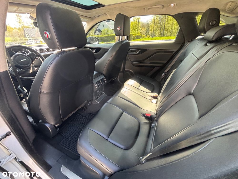 Jaguar F-Pace 25t AWD Prestige - 22