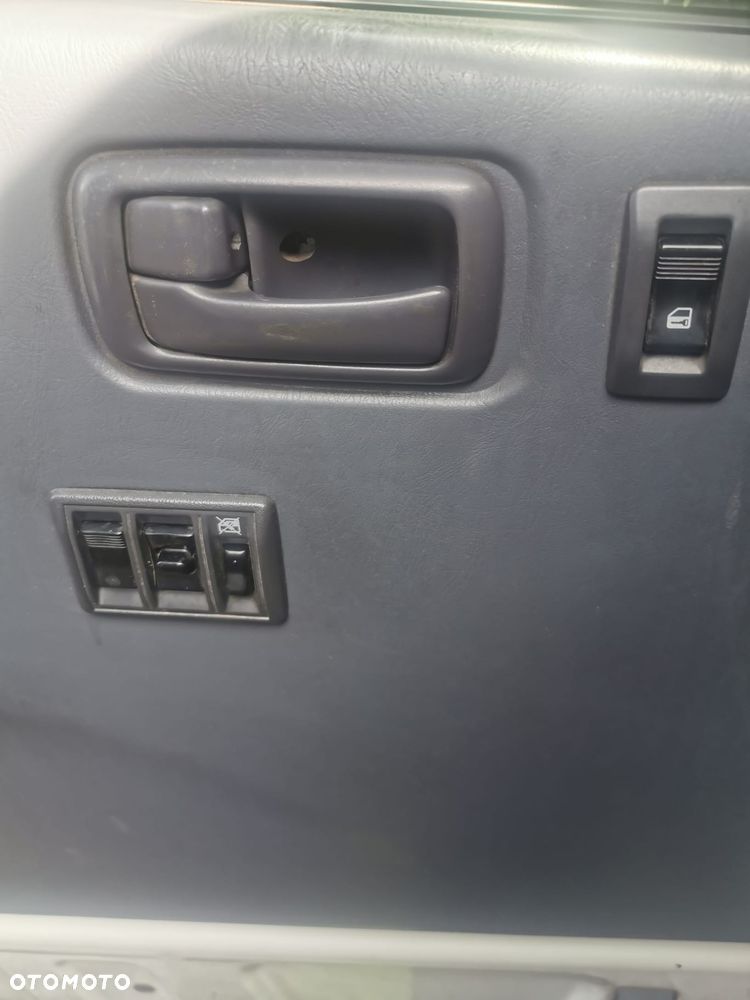 Toyota HIACE - 10