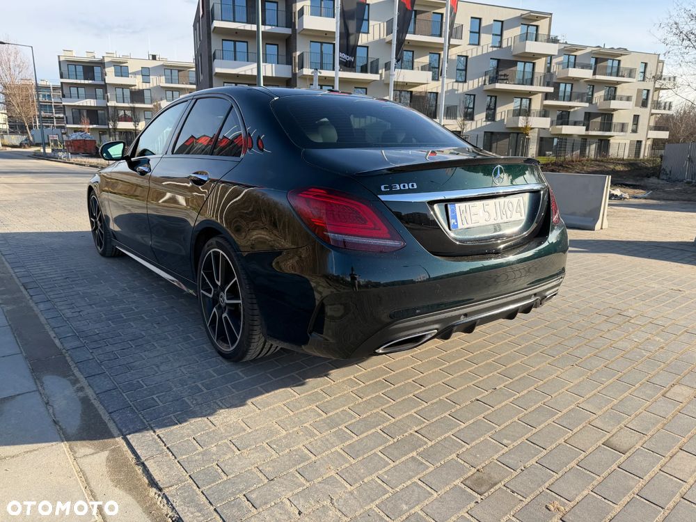 Mercedes-Benz Klasa C 300 9G-TRONIC Night Edition - 13