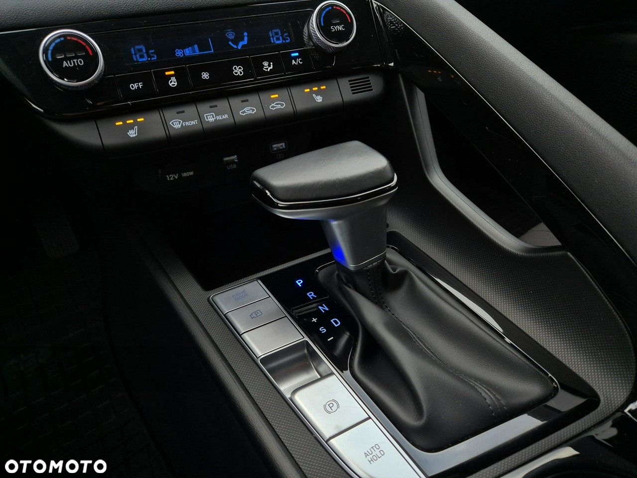 Hyundai Elantra - 30