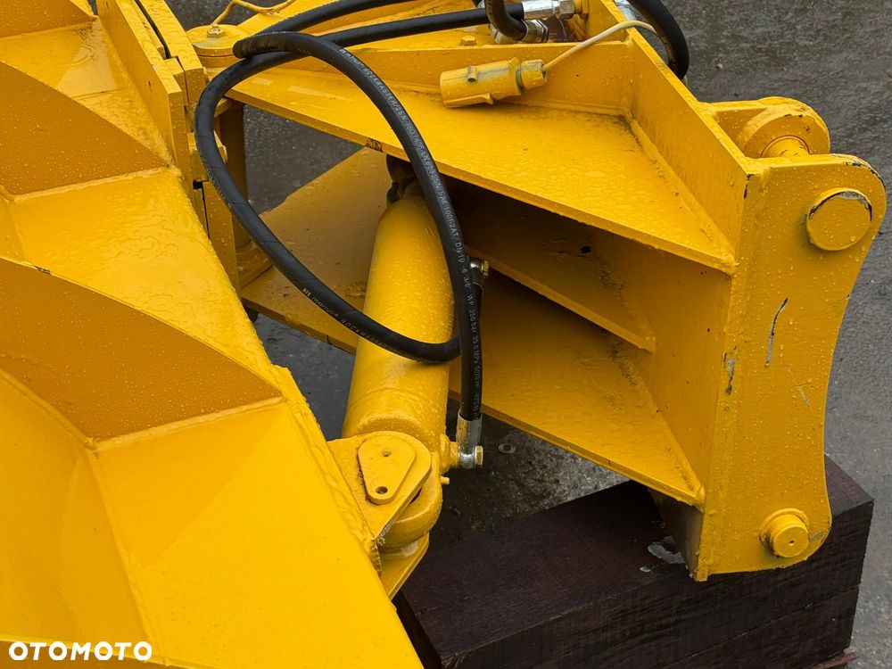 Caterpillar - 7
