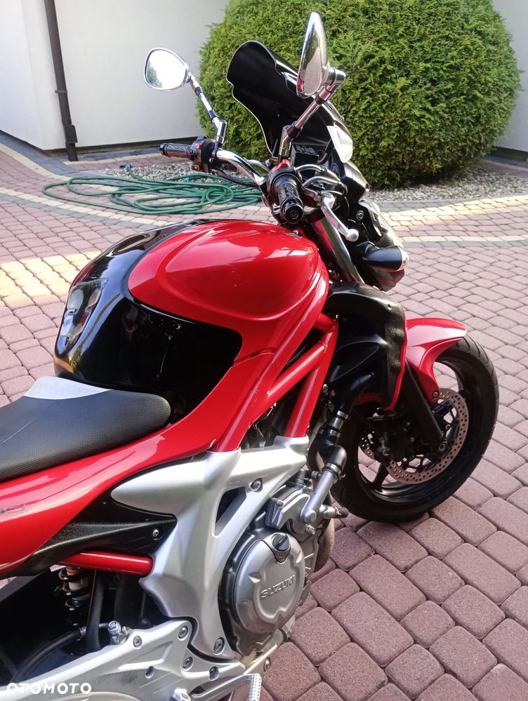 Suzuki Gladius - 16