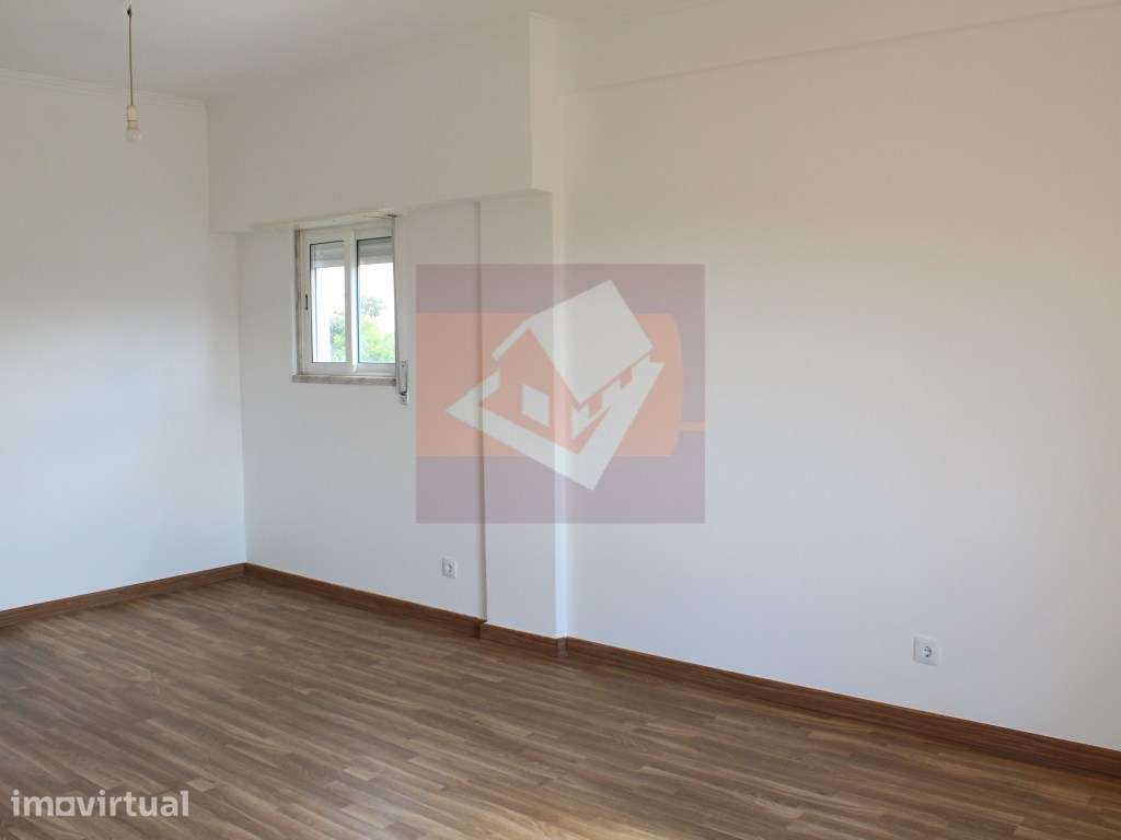 Apartamento T2 para arrendar em Caneças - Grande imagem: 2/18