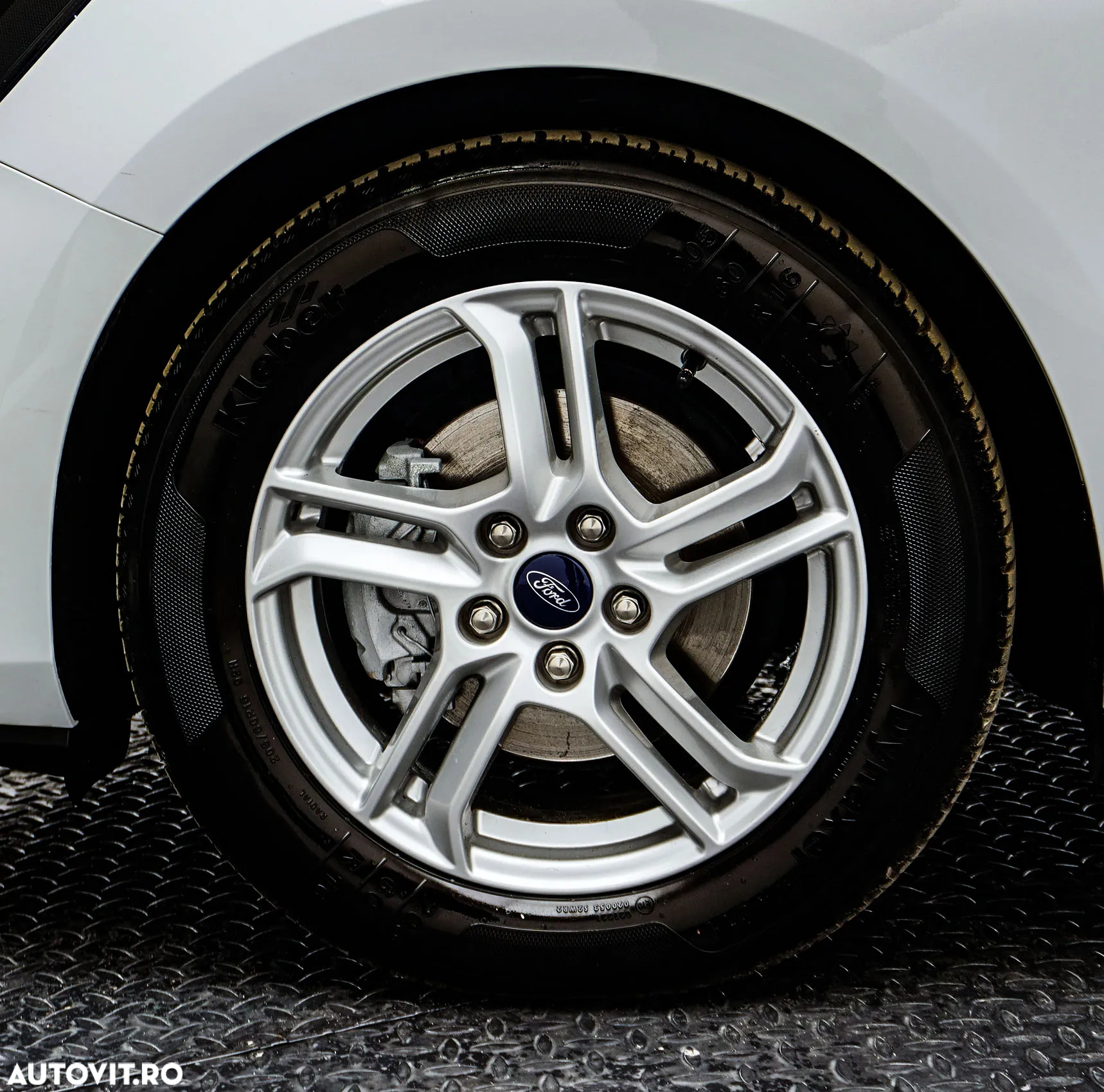 Ford Focus 1.0 EcoBoost Trend Edition - 32