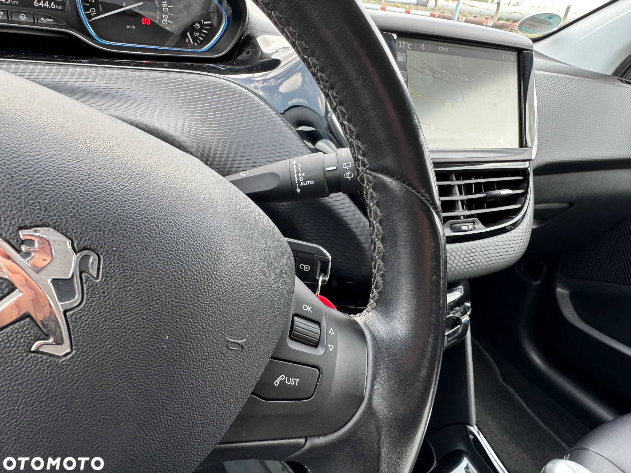 Peugeot 2008 1.2 PureTech Allure Pack S&S - 16