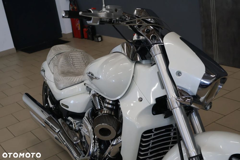 Suzuki Intruder - 5