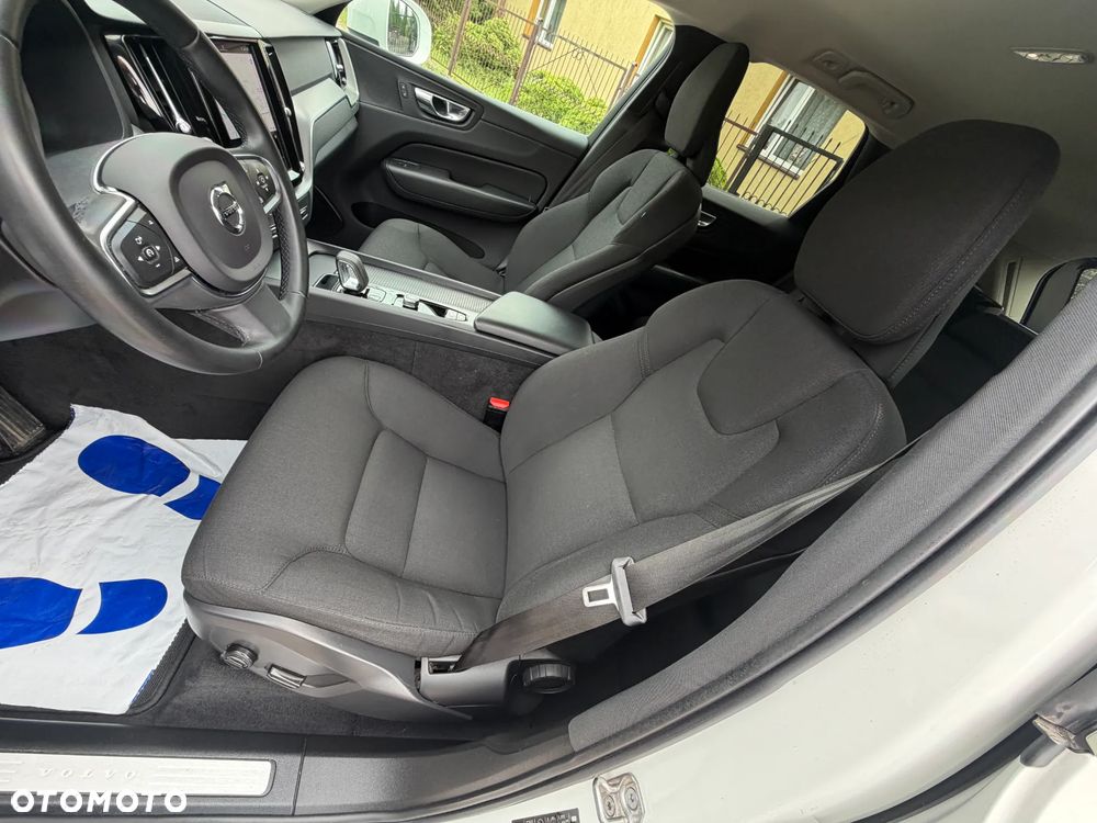 Volvo XC 60 B4 B Momentum Pro - 11