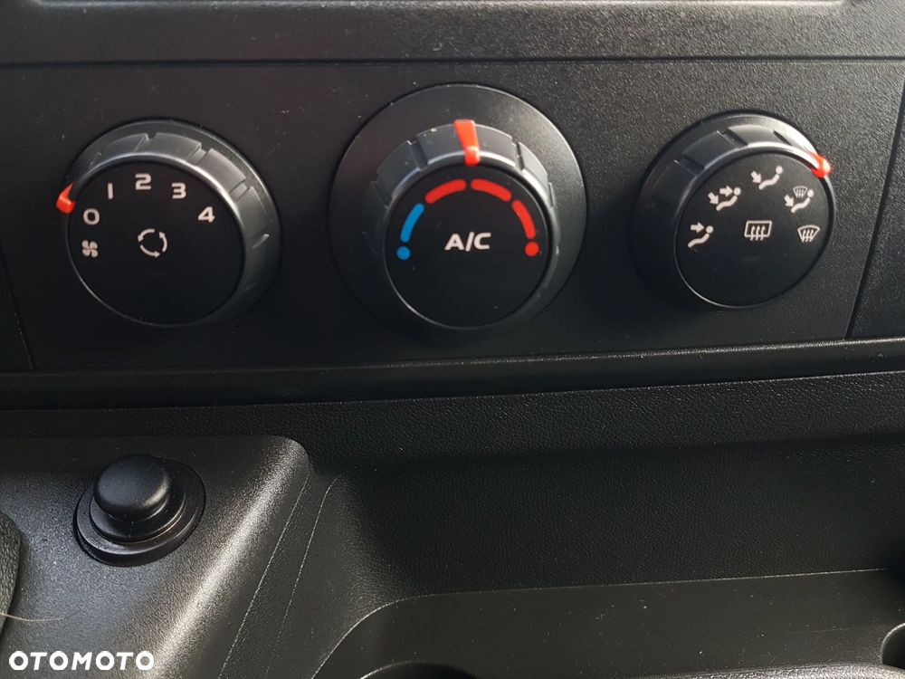 Renault MASTER KONTENER 8EP 4,22x2,23x2,24 KLIMA MANUAL KRAJOWY 6-BIEGÓW - 33