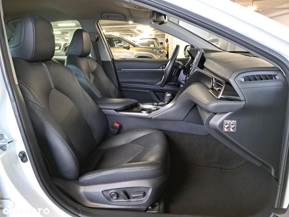 Toyota Camry 2.5 Hybrid Executive CVT - 11