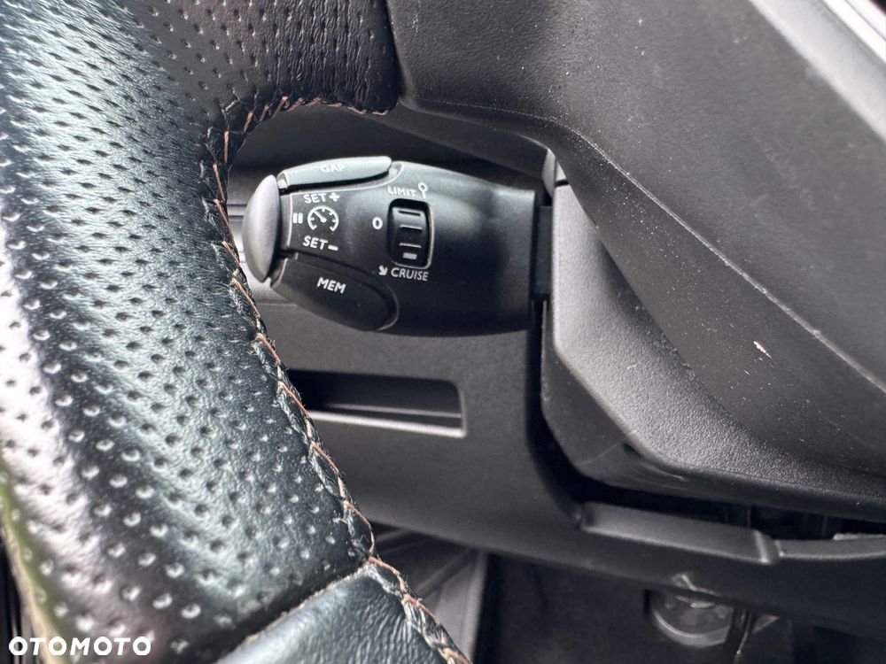 Peugeot 5008 1.6 PureTech GT Line S&S EAT8 - 24