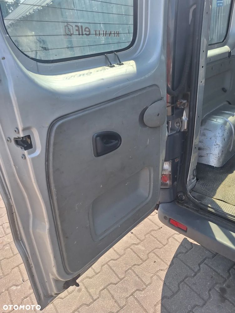 ŚRODEK BOCZEK TAPICERKA  TYŁ VIVARO TRAFIC - 4