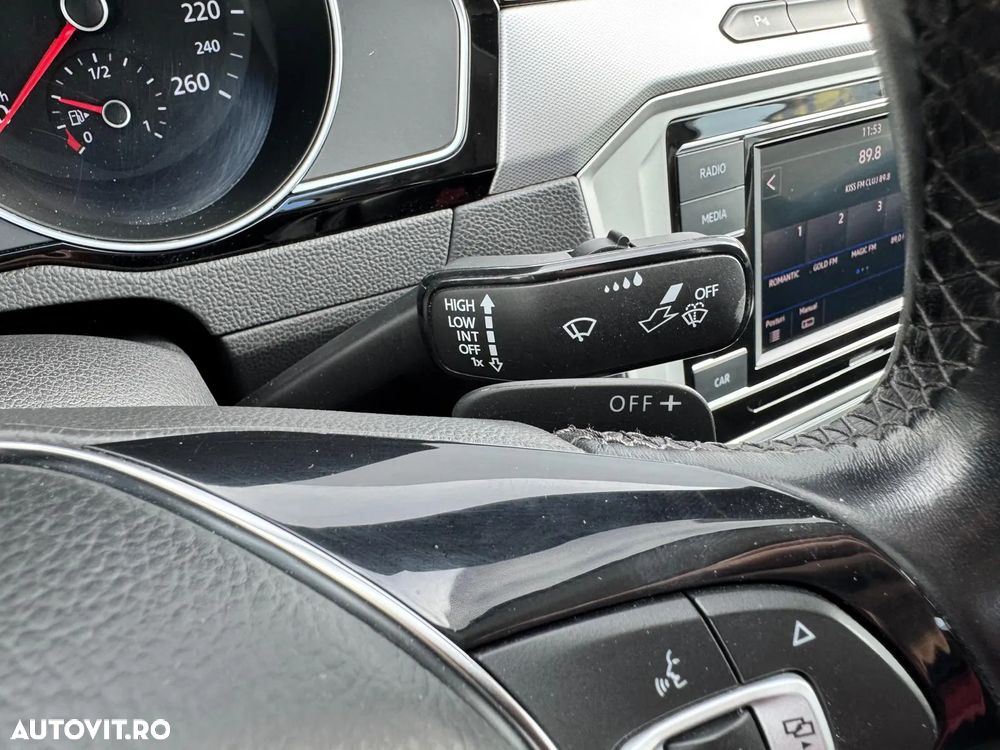 Volkswagen Passat - 31