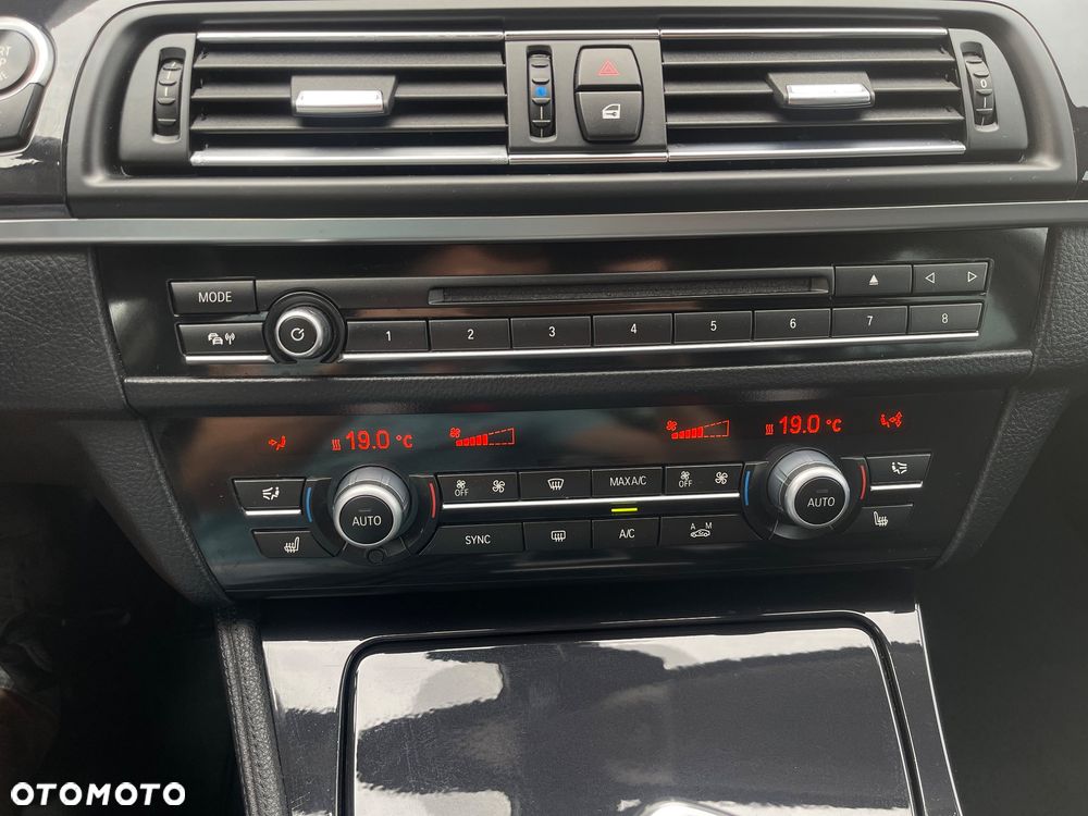 BMW Seria 5 525d Sport-Aut Modern Line - 33