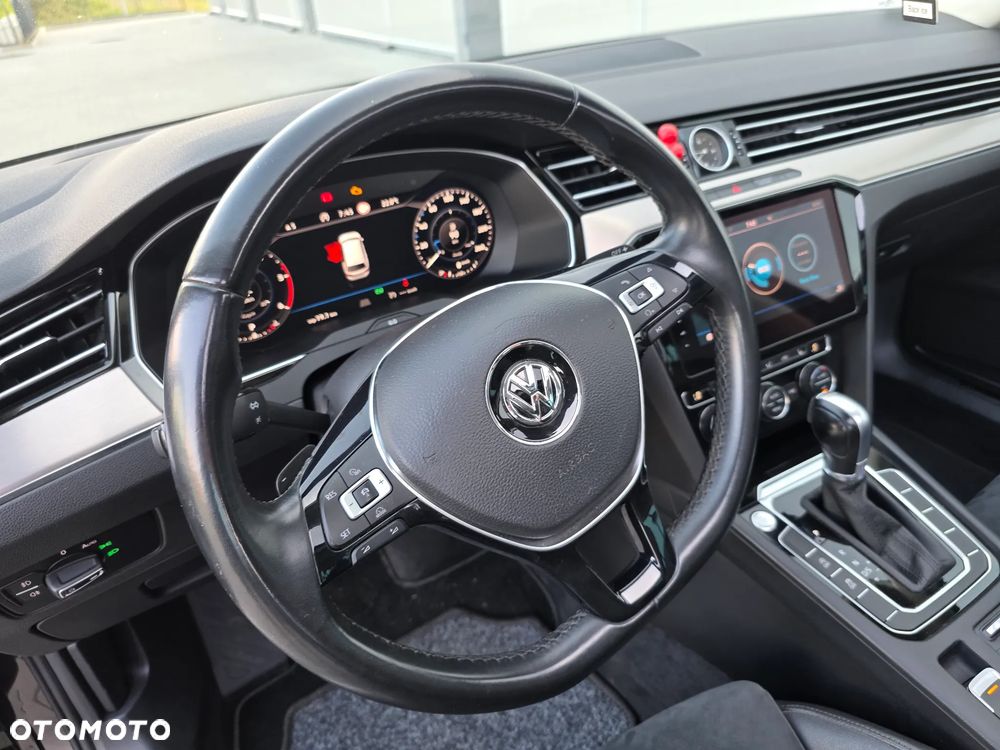 Volkswagen Passat 2.0 TDI SCR 4Mot DSG Highline - 25
