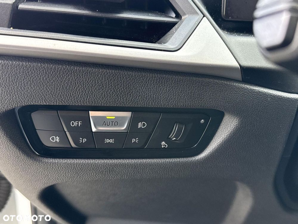 BMW Seria 3 318i Advantage - 25