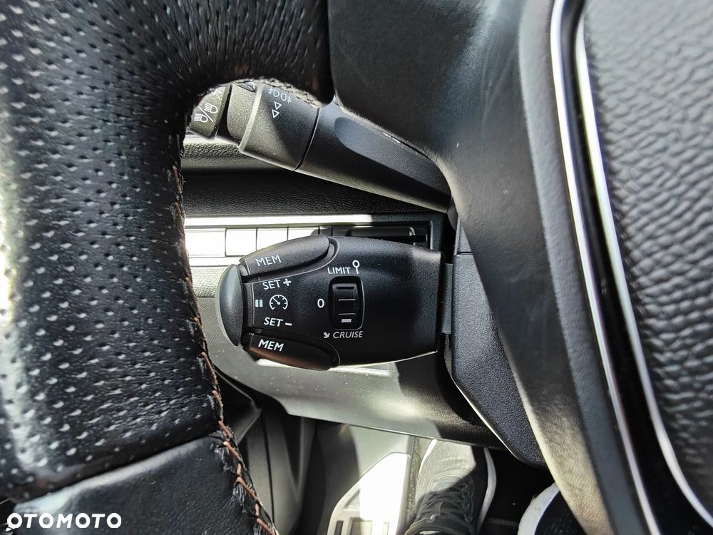 Peugeot 5008 1.2 PureTech Access - 24