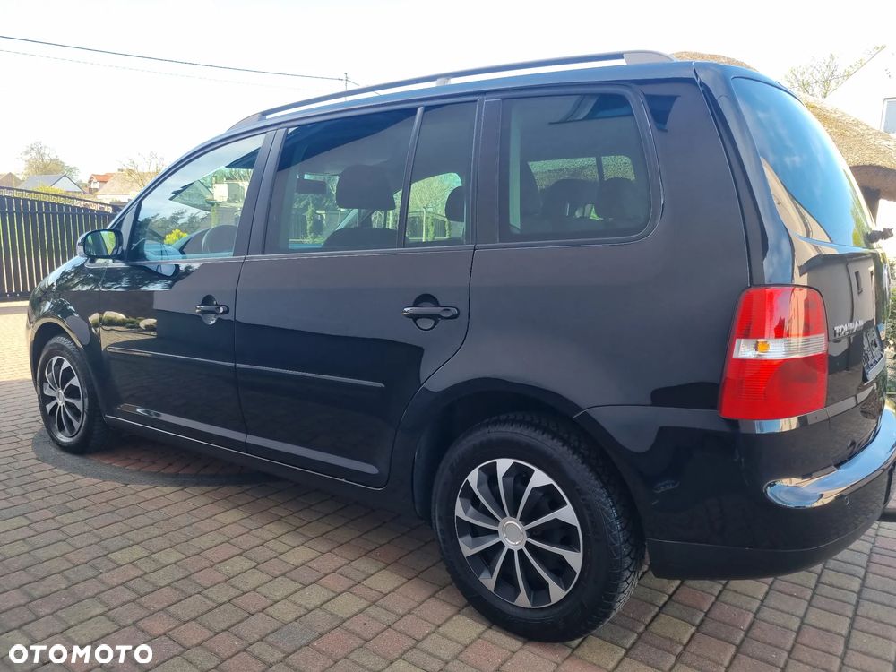 Volkswagen Touran 2.0 TDI DPF Highline - 8
