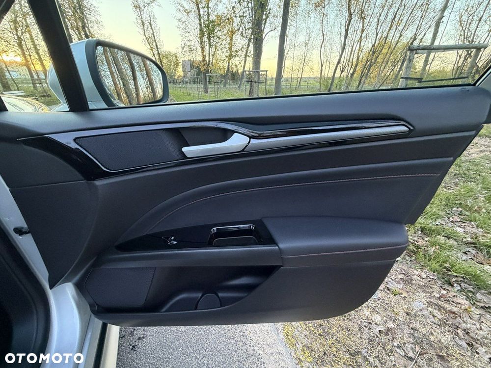 Ford Mondeo - 37