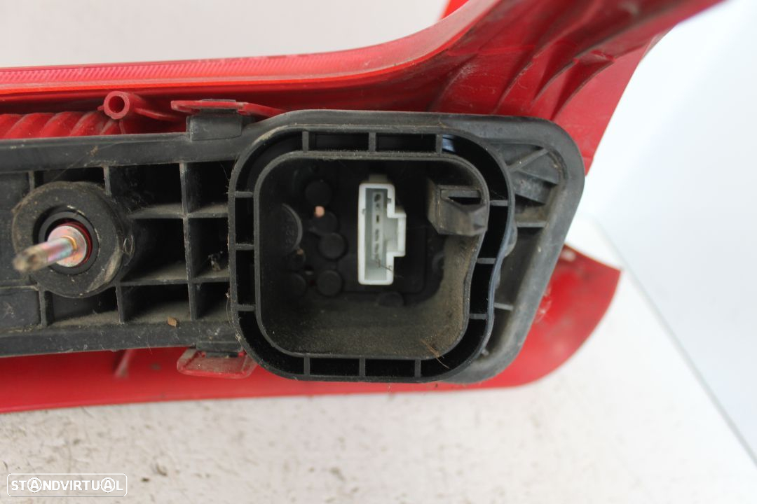 Farolim Peugeot 206 SW de 2002 - 2