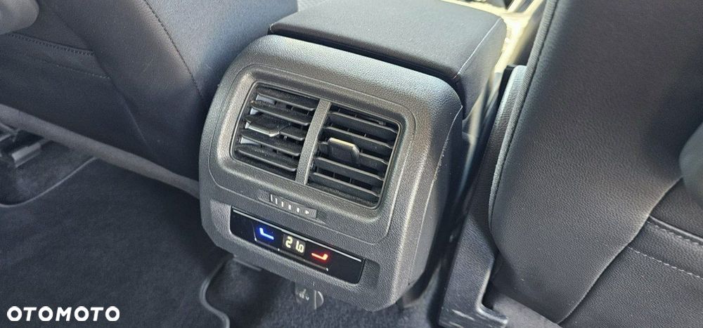 Volkswagen Touran - 27