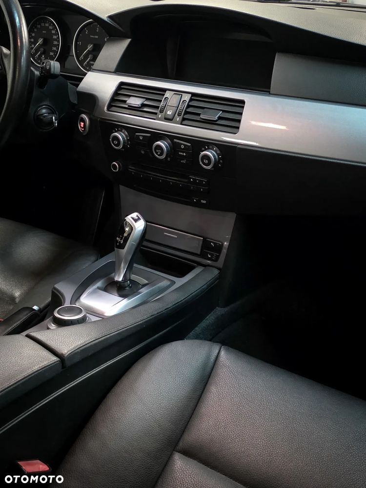 BMW Seria 5 525d - 8