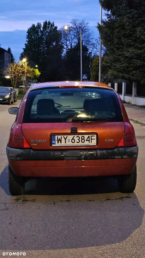 Renault Clio 1.4i RN - 4