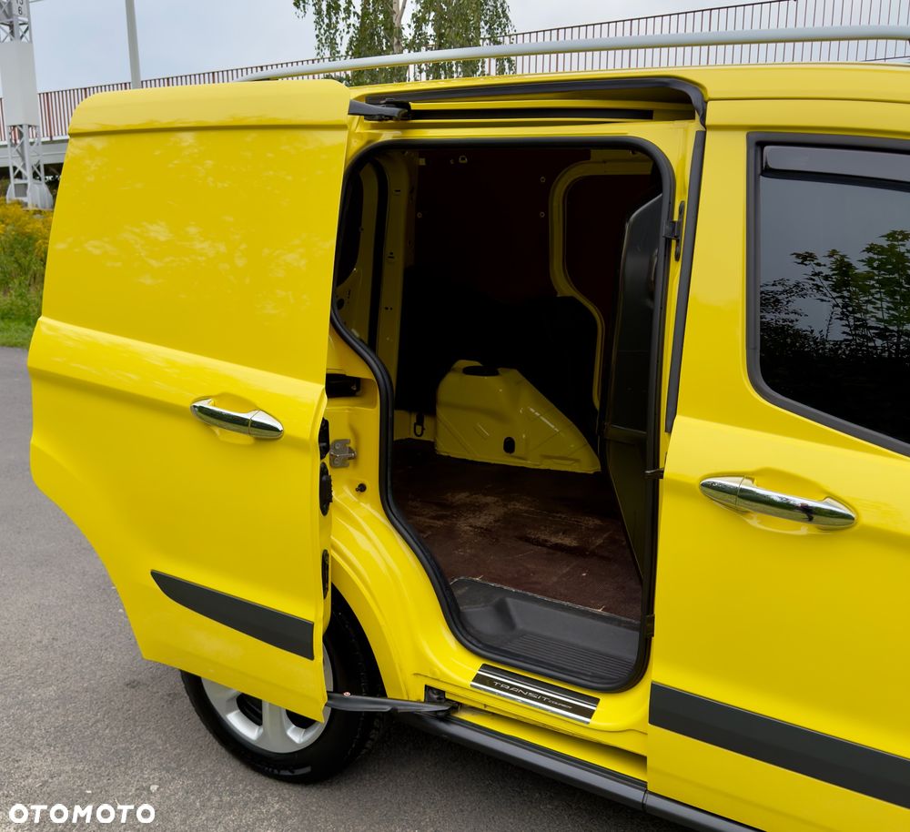Ford Transit Courier - 18